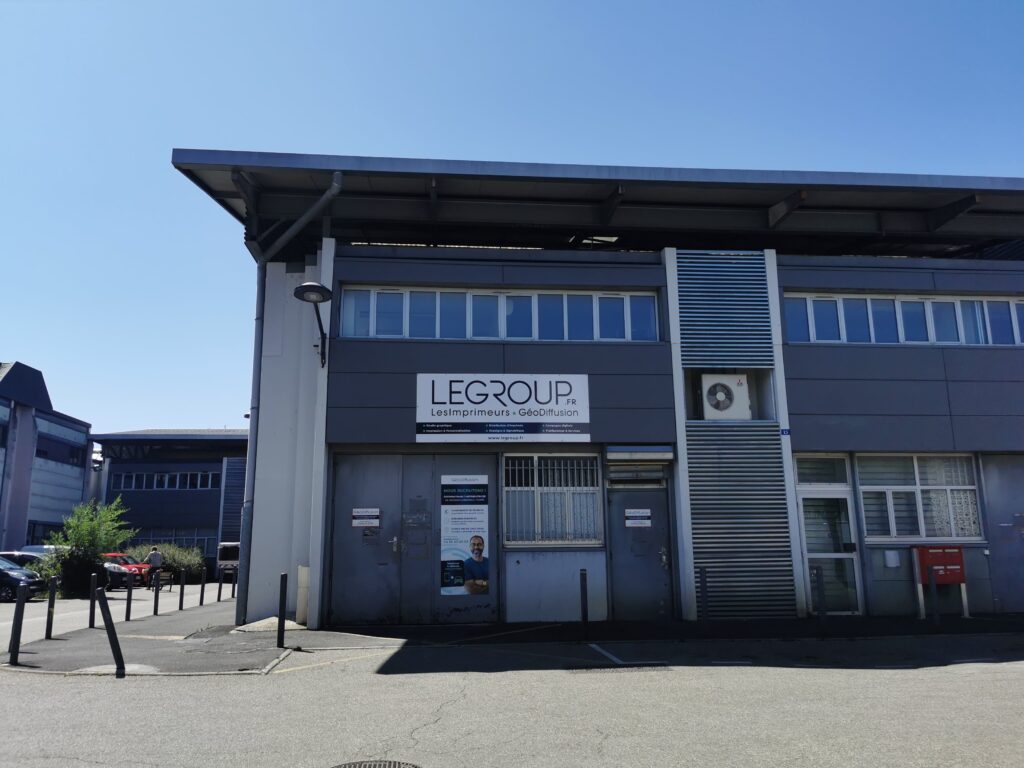 Entrepôt de Géo Diffusion, entreprise de distribution de flyers, journaux et divers imprimés à Grenoble